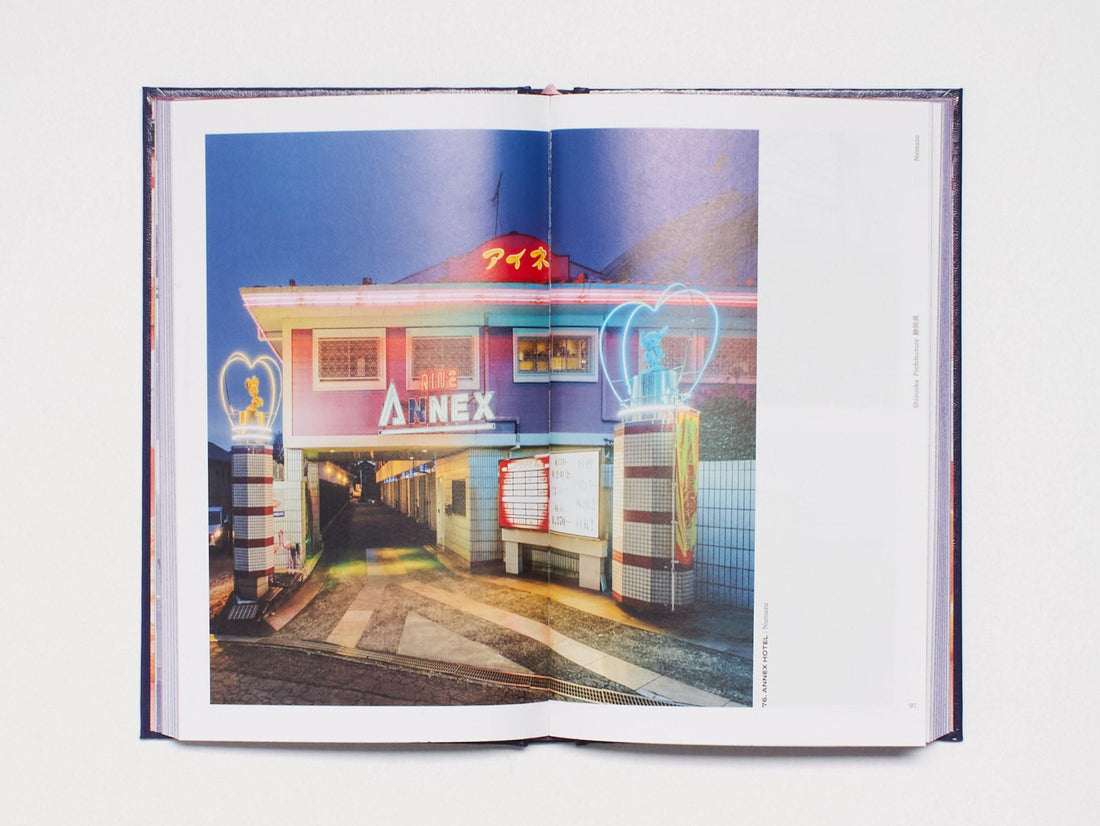 LOVE HOTEL - Antenne Books