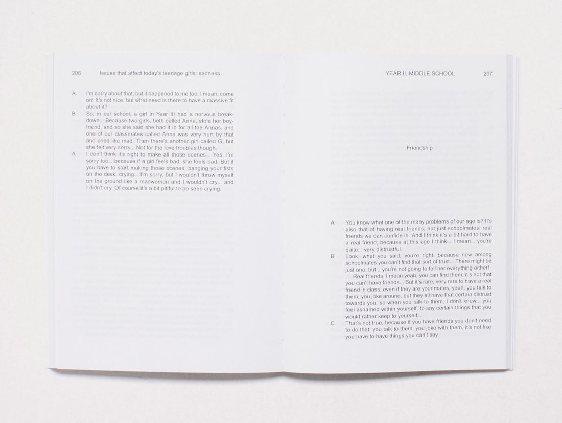 Superior and Inferior. Conversations among girls at middle school