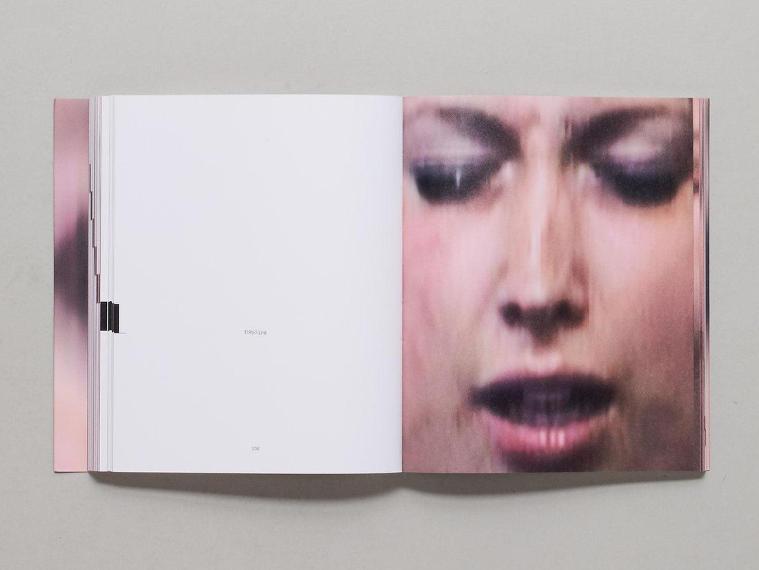 Happiness is the only true emotion - Antenne Books