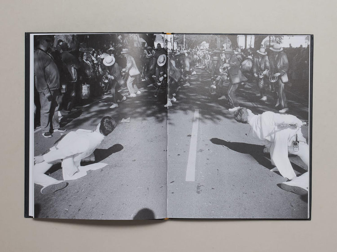 Marching Wolves - Antenne Books