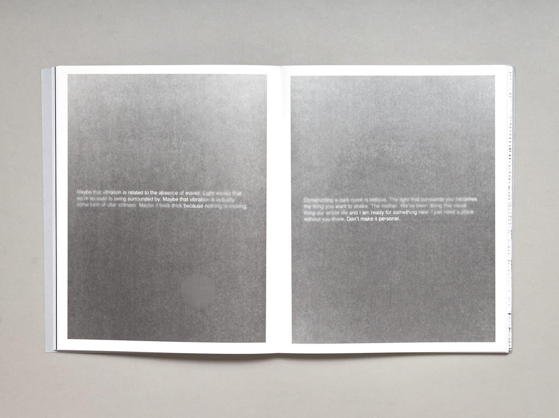 a slight cast down at the edges of the lips - Antenne Books