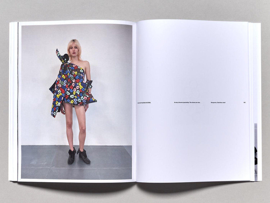 All Black Flexing Tour Bus - Antenne Books