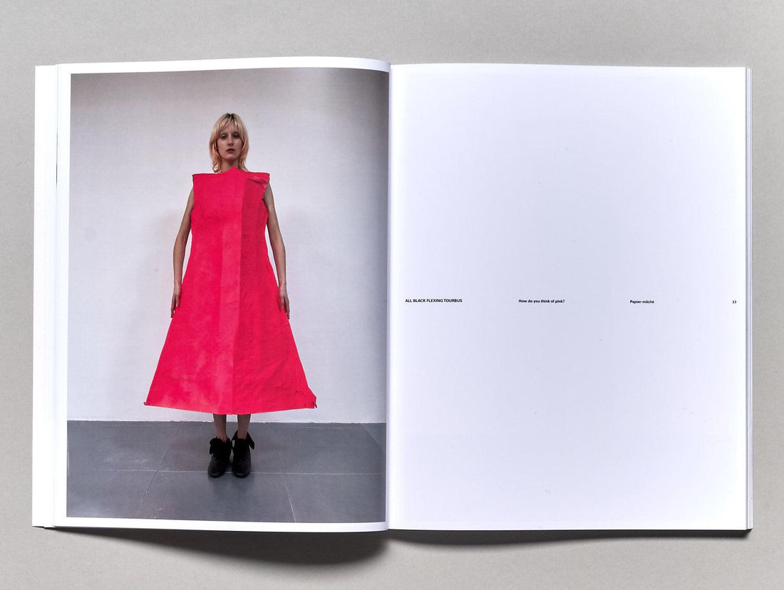 All Black Flexing Tour Bus - Antenne Books