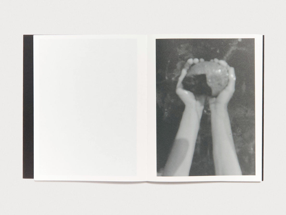 Les yeux ferm√©s - Antenne Books